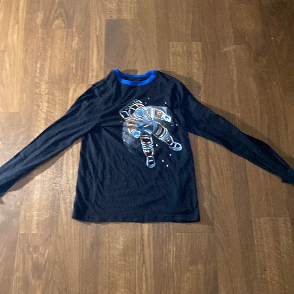 Long sleeve t-shirt